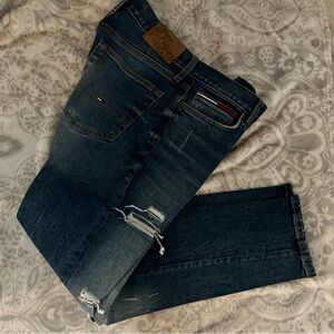 Tommy Hilfiger Denim- distressed